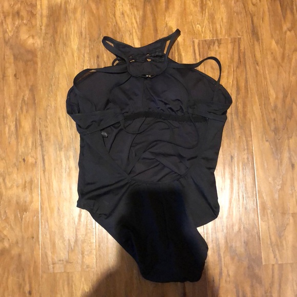 La Blanca one-piece swim suit. - Picture 2 of 3